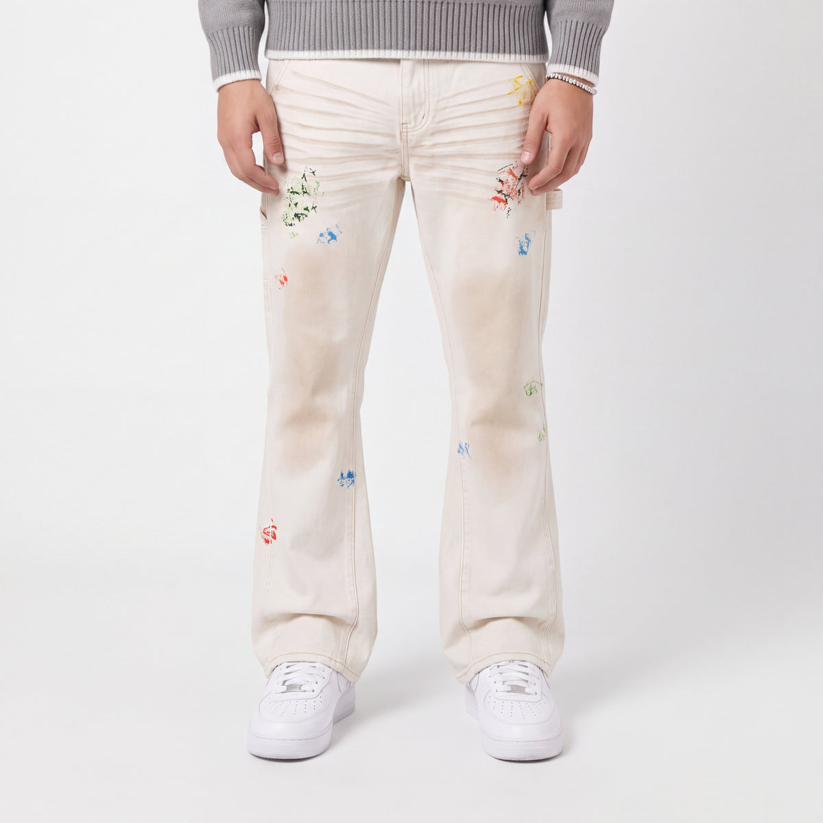 CANVAS CREAM - Flared Jeans worn in DEP studio format with matching sneakers