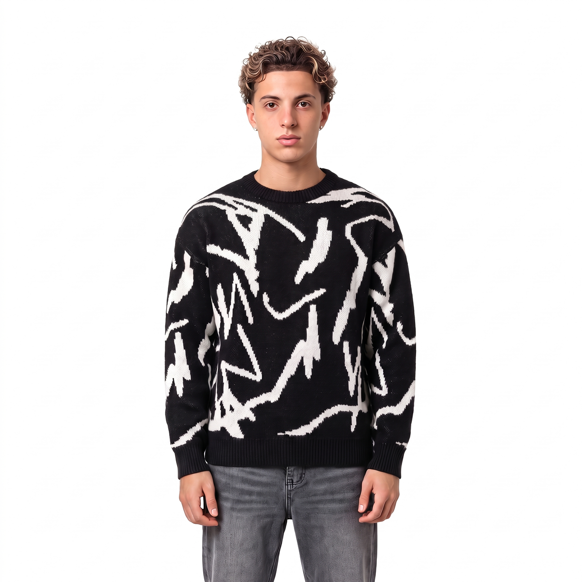 TRATTO black knit sweater model